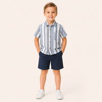 Jongens 2-delige zomerset met gestreept overhemd en marine short