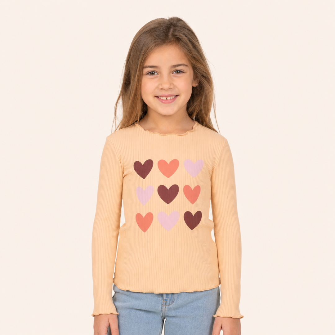 Meisjes Geribde Longsleeve met Hartjesprint - model voorkant